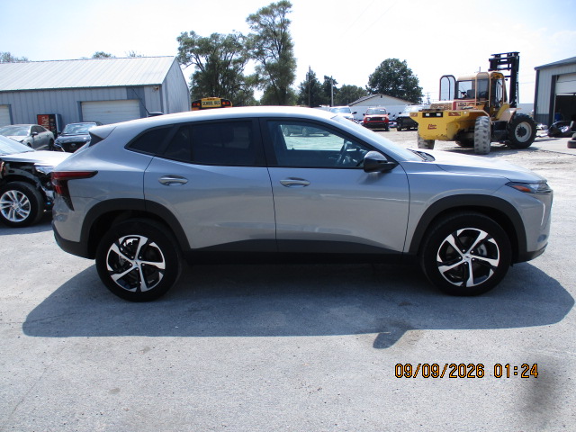 2025 Chevrolet Trax RS - photo 12