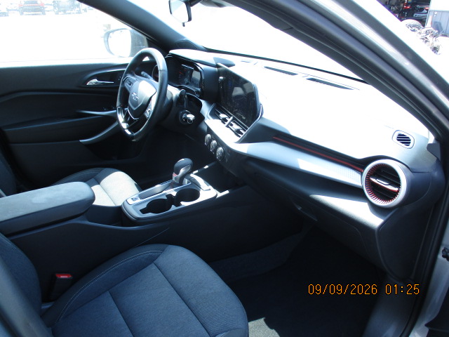 2025 Chevrolet Trax RS - photo 17