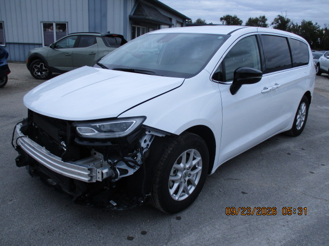 2024 Chrysler Pacifica Touring - photo 1