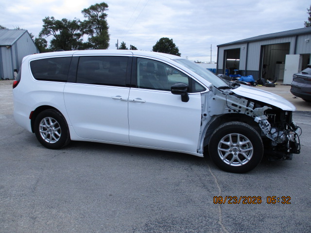 2024 Chrysler Pacifica Touring - photo 12