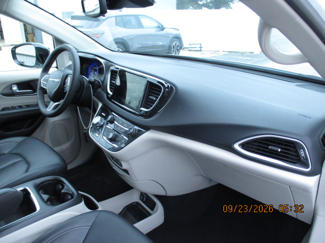 2024 Chrysler Pacifica Touring - photo 15