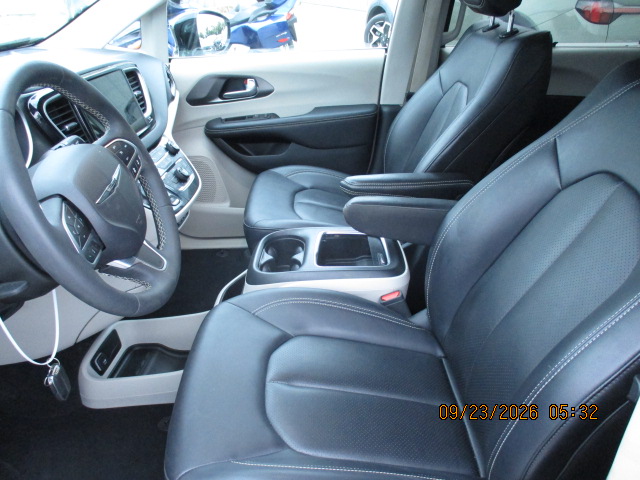 2024 Chrysler Pacifica Touring - photo 16