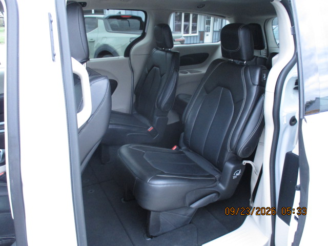 2024 Chrysler Pacifica Touring - photo 19