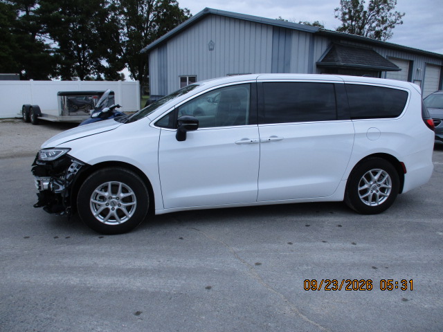 2024 Chrysler Pacifica Touring - photo 3