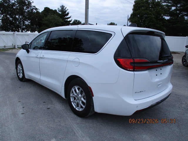 2024 Chrysler Pacifica Touring - photo 5