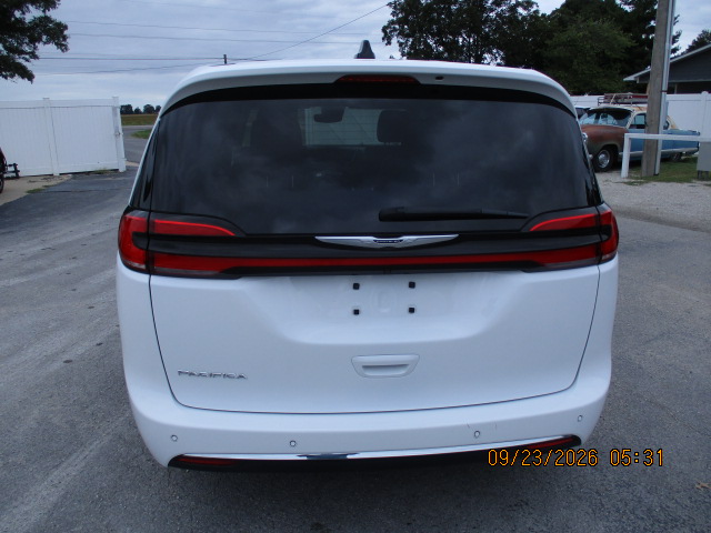 2024 Chrysler Pacifica Touring - photo 6