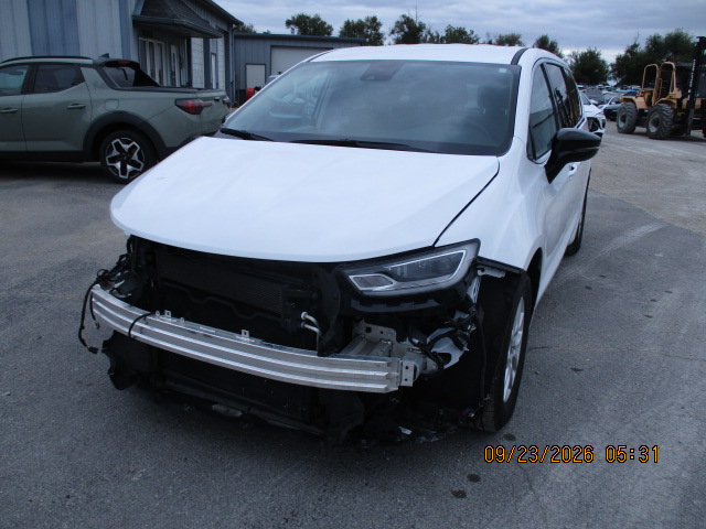 2024 Chrysler Pacifica Touring - photo 7