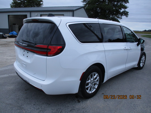 2024 Chrysler Pacifica Touring - photo 9