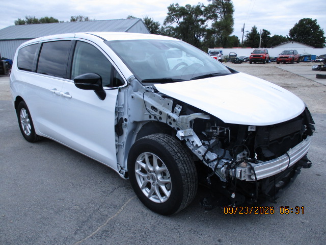 2024 Chrysler Pacifica Touring - photo 10