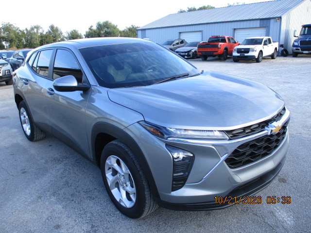 2025 Chevrolet Trax LS - photo 1