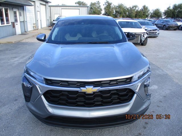 2025 Chevrolet Trax LS - photo 6