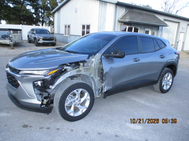 2025 Chevrolet Trax LS - photo 8