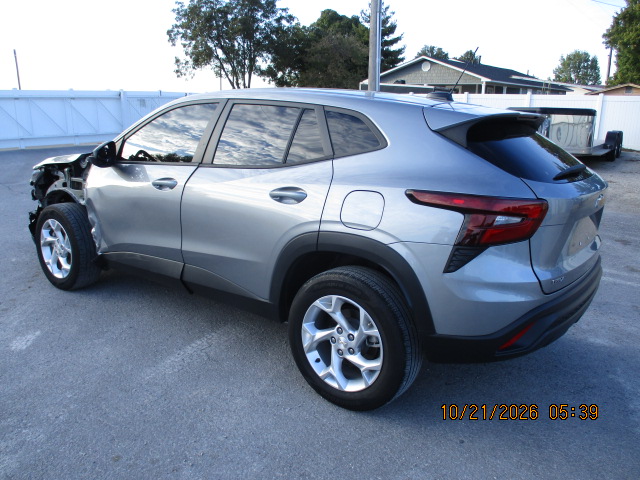 2025 Chevrolet Trax LS - photo 9