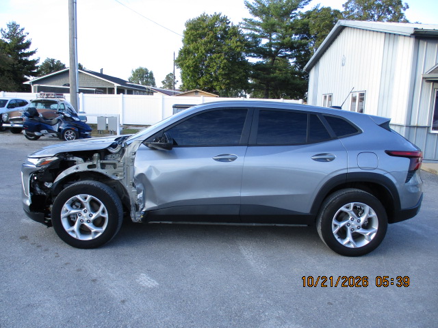 2025 Chevrolet Trax LS - photo 10