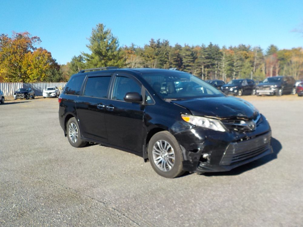 2019 Toyota Sienna - photo 1