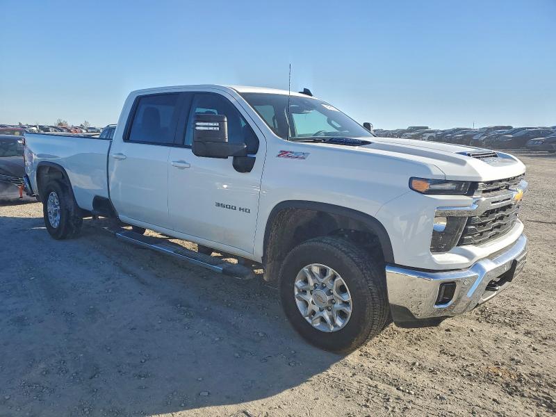 2025 Chevrolet SIlverado 3500 - photo 20