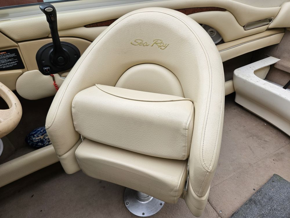 2001 Sea Ray 210 - photo 12