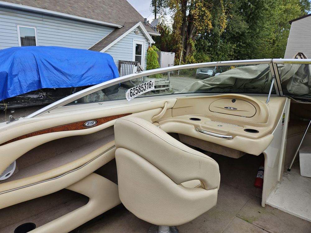 2001 Sea Ray 210 - photo 8