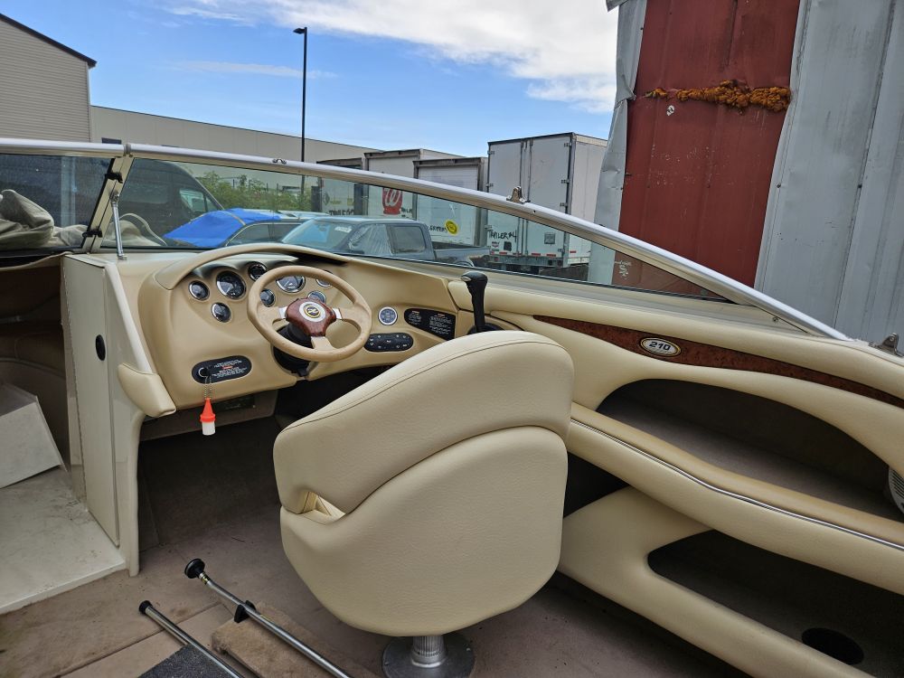 2001 Sea Ray 210 - photo 9