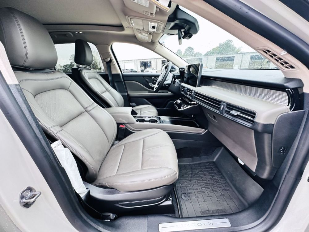 2024 Lincoln Corsair Reserve AWD - LOW MILES - photo 16