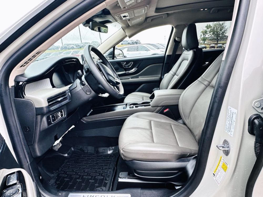 2024 Lincoln Corsair Reserve AWD - LOW MILES - photo 17