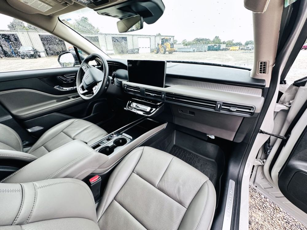 2024 Lincoln Corsair Reserve AWD - LOW MILES - photo 18