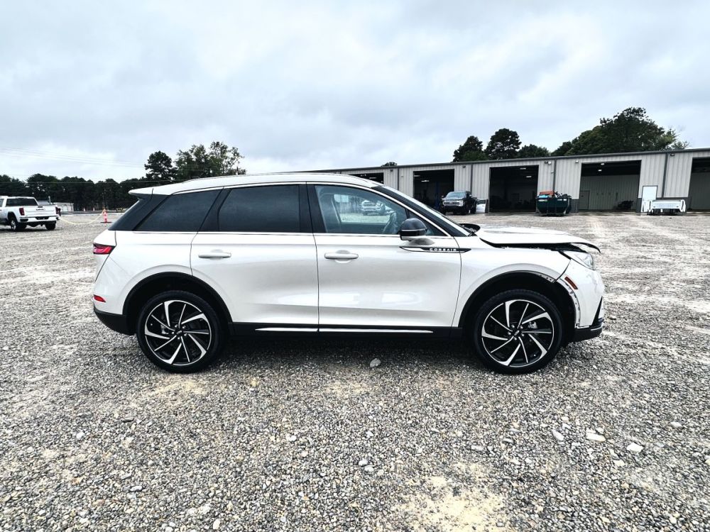 2024 Lincoln Corsair Reserve AWD - LOW MILES - photo 3