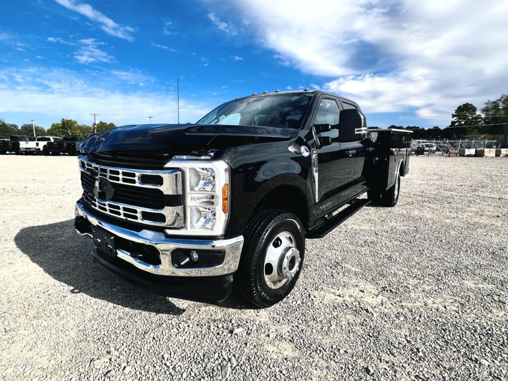 2026 Ford F350 XLT 4X4 - SERVICE BED - photo 2