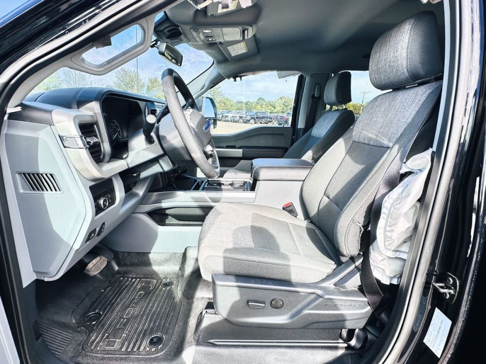 2026 Ford F350 XLT 4X4 - SERVICE BED - photo 17