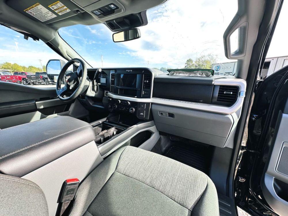 2026 Ford F350 XLT 4X4 - SERVICE BED - photo 18