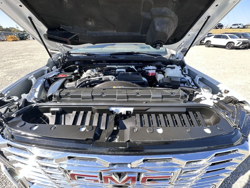 2025 GMC Sierra 2500HD Denali 4X4 - LOW MILES - photo 13