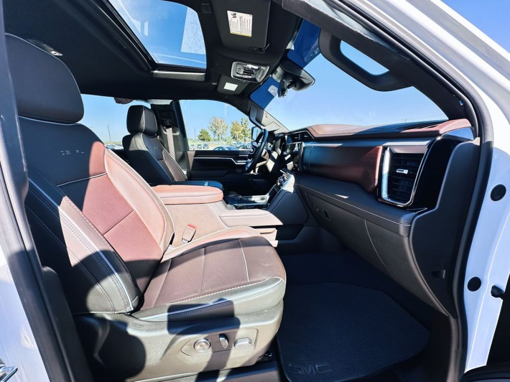 2025 GMC Sierra 2500HD Denali 4X4 - LOW MILES - photo 14
