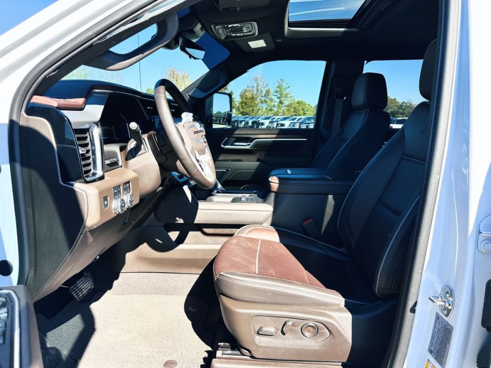 2025 GMC Sierra 2500HD Denali 4X4 - LOW MILES - photo 15