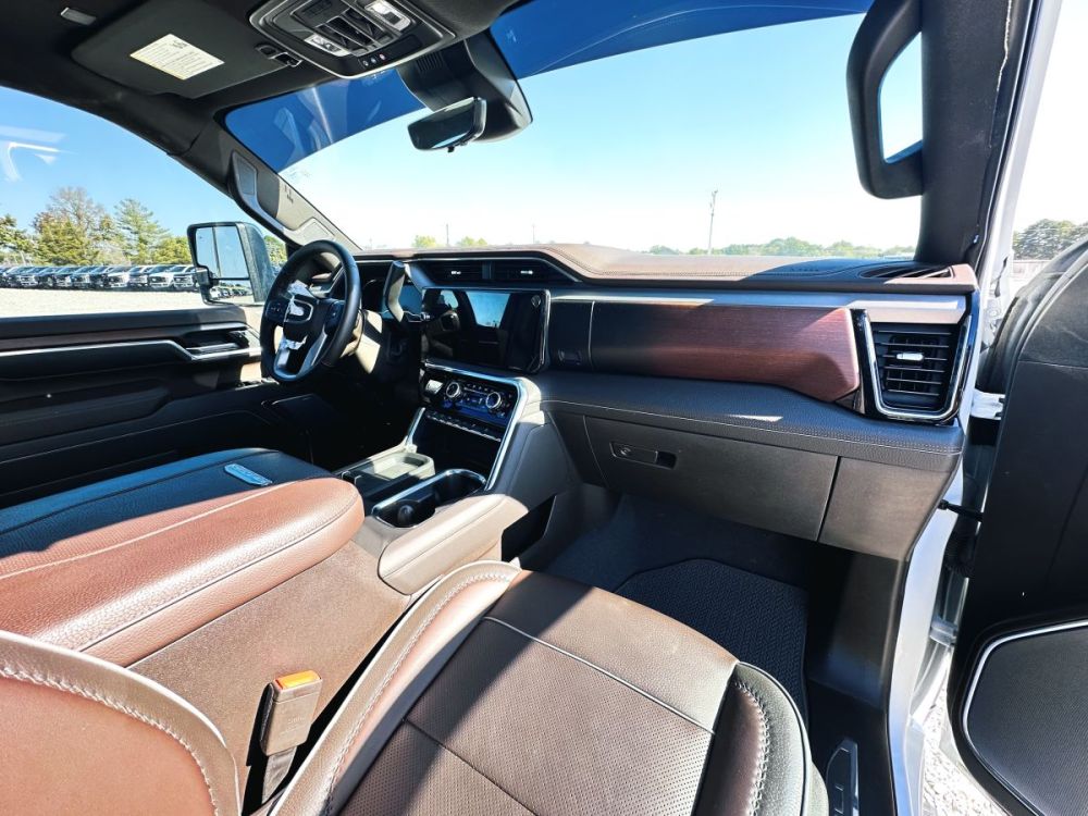 2025 GMC Sierra 2500HD Denali 4X4 - LOW MILES - photo 16