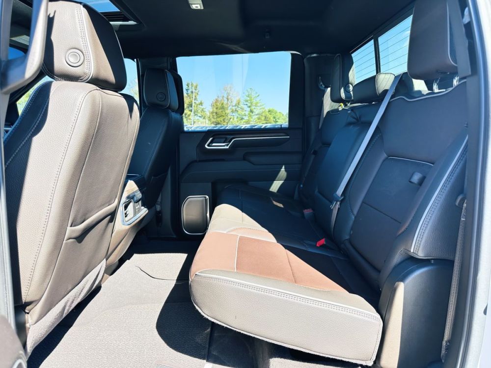 2025 GMC Sierra 2500HD Denali 4X4 - LOW MILES - photo 17