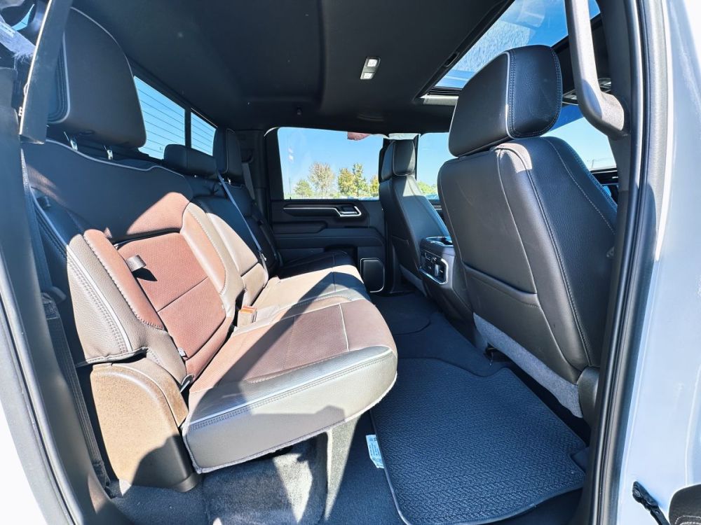 2025 GMC Sierra 2500HD Denali 4X4 - LOW MILES - photo 18