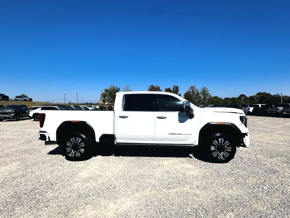 2025 GMC Sierra 2500HD Denali 4X4 - LOW MILES - photo 9