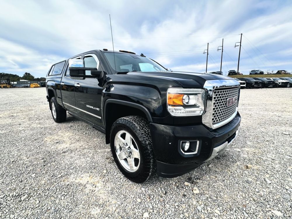 2015 GMC Sierra 2500HD Denali 4X4 - READY TO DRIVE - photo 2