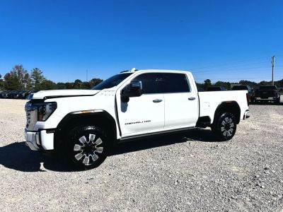 2025 GMC Sierra 2500HD Denali 4X4 - LOW MILES