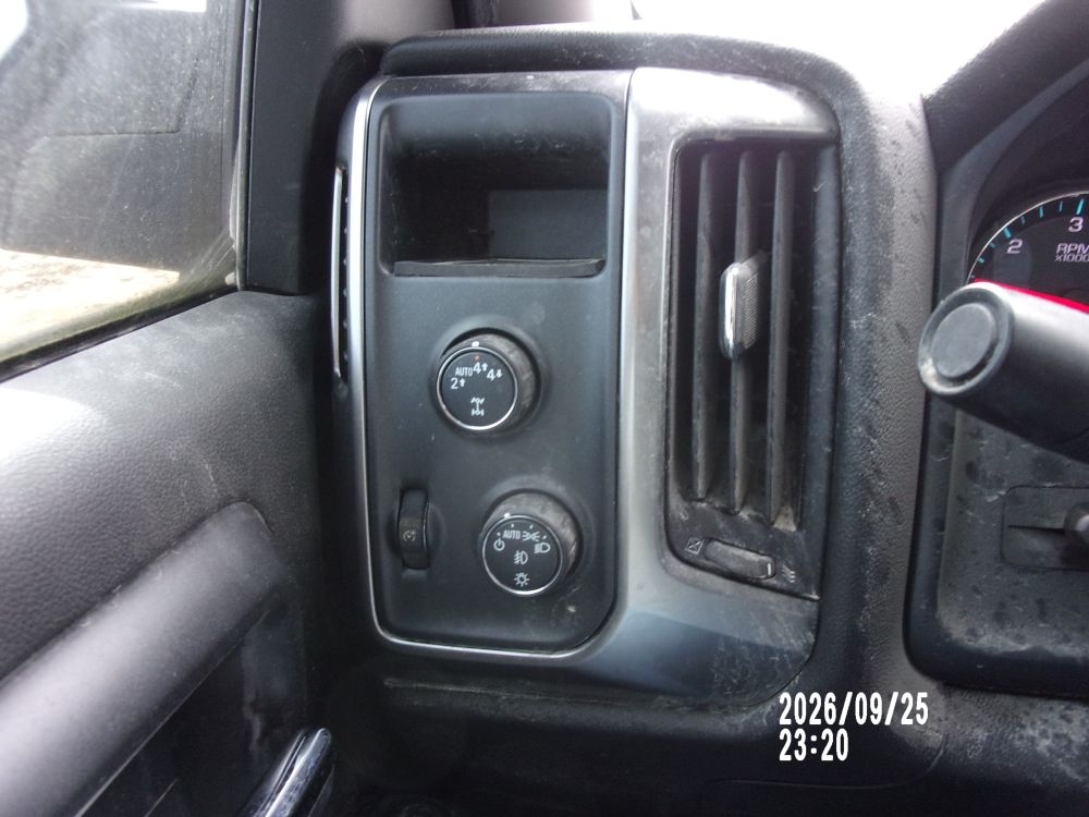 2017 Chevrolet Chevrolet Silverado Crew 4x4 LT - photo 15