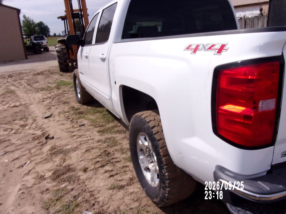 2017 Chevrolet Chevrolet Silverado Crew 4x4 LT - photo 7