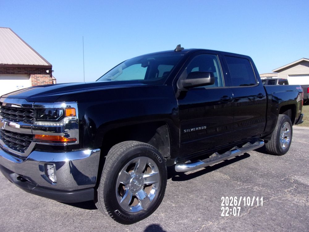 2017 Chevrolet Chevrolet Silverado Crew 4x4 LT - photo 1