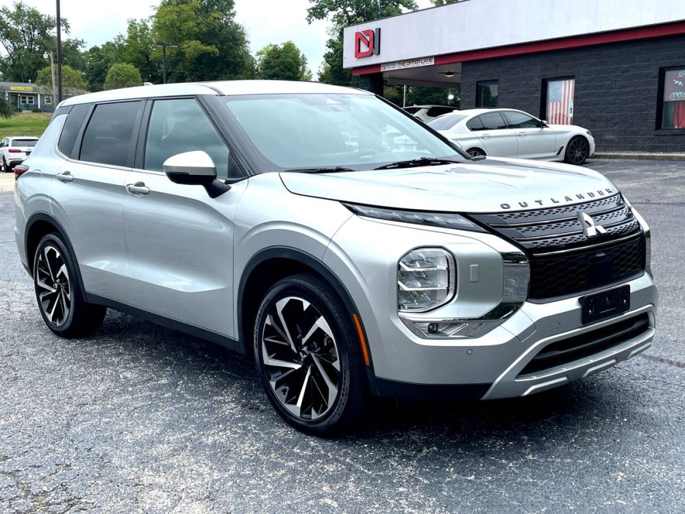 2022 Mitsubishi Outlander - photo 2