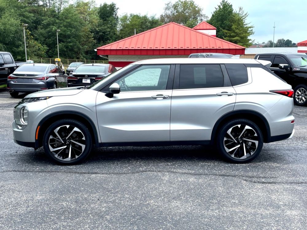 2022 Mitsubishi Outlander - photo 3