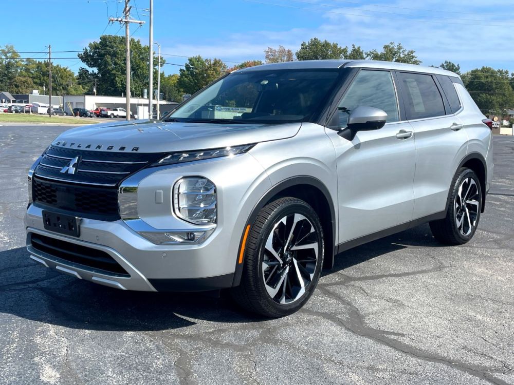 2024 Mitsubishi Outlander - photo 1