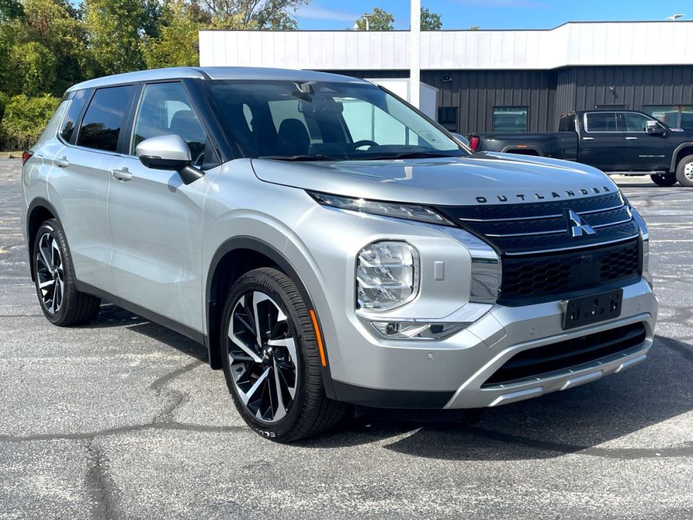 2024 Mitsubishi Outlander - photo 2
