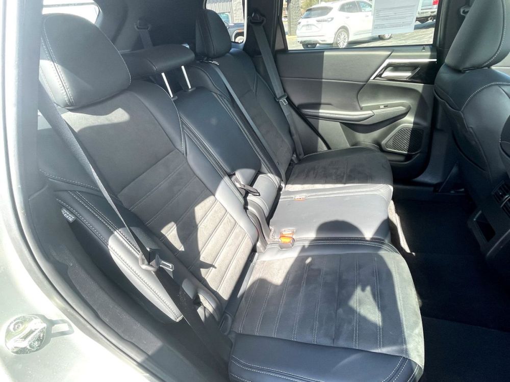 2024 Mitsubishi Outlander - photo 13