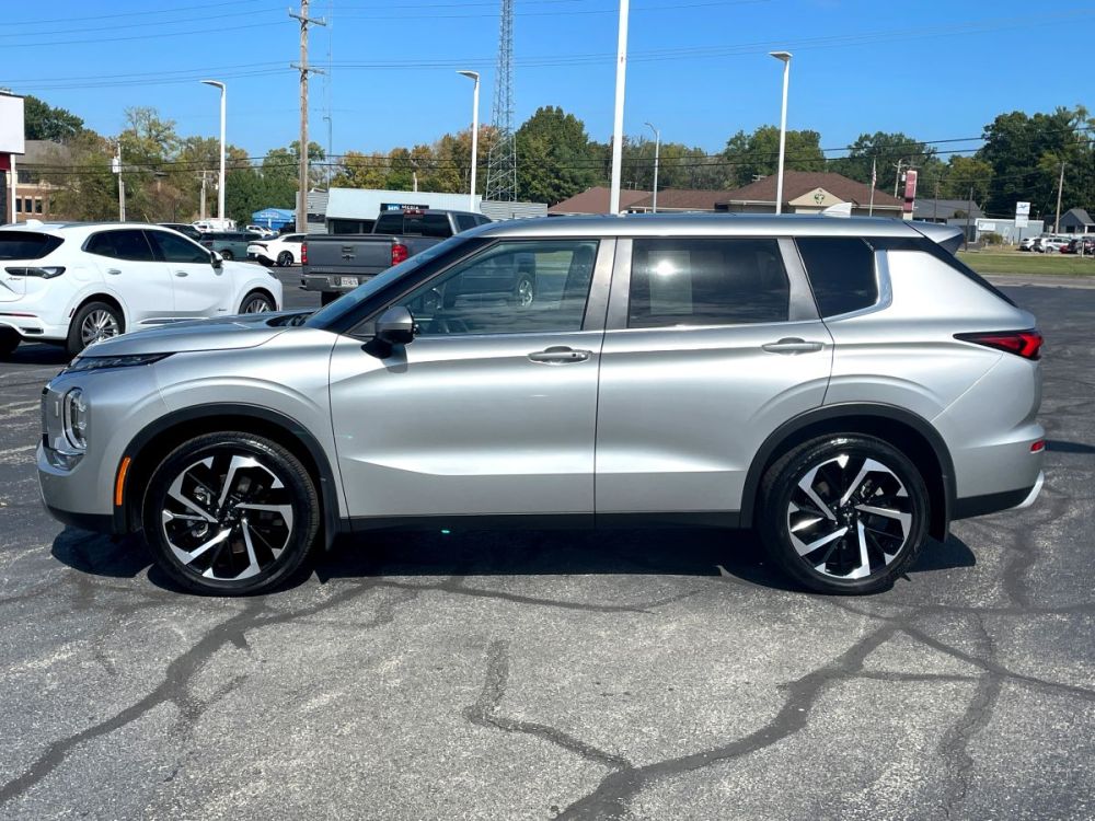 2024 Mitsubishi Outlander - photo 3