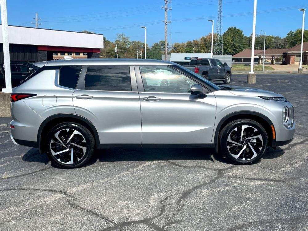 2024 Mitsubishi Outlander - photo 4