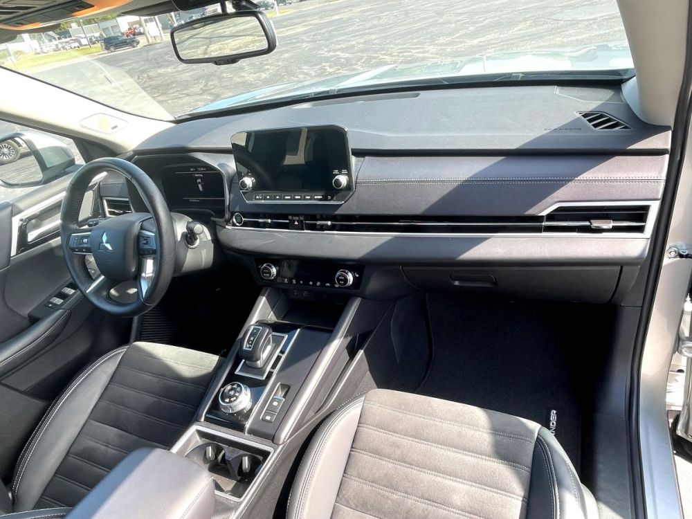 2024 Mitsubishi Outlander - photo 9